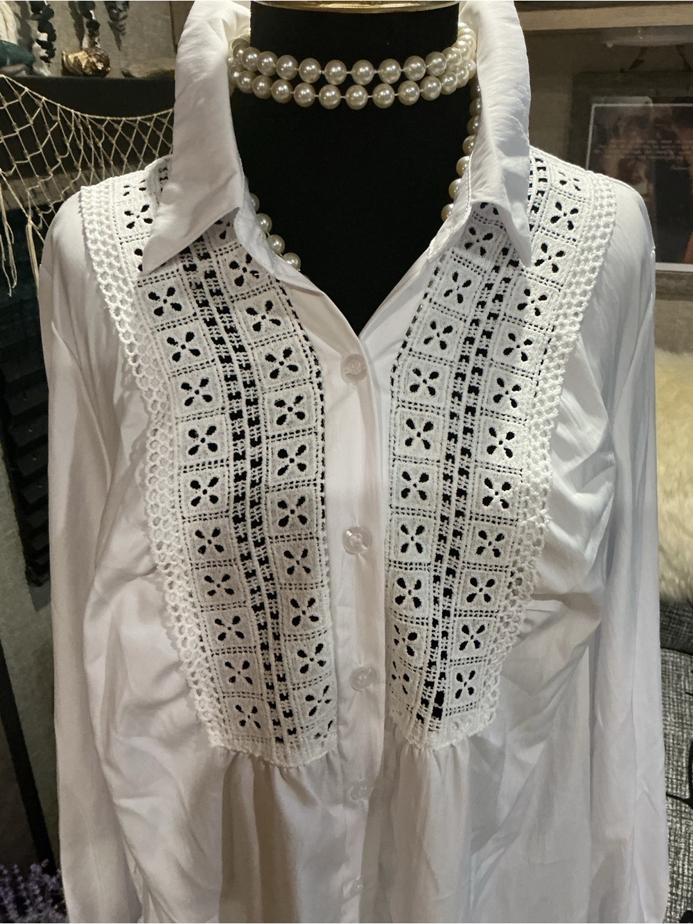 Beautiful White Eyelet High/Low Button-Up Tunic Dress - Picture 4 of 15